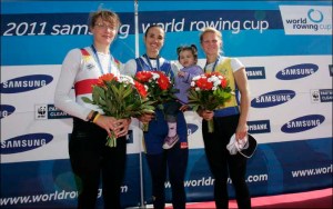 Fabiana com Alice: ouro inédito na Copa do Mundo (Foto: Igor Meijer/FISA)