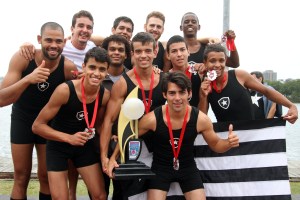 Botafogo comemora conquista da 5ª Regata (Foto: Vitor Silva/SSPress.