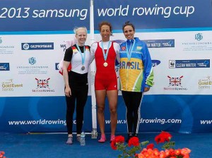 Fabiana Beltrame no pódio do Single Skiff PL (foto: Igor Meijer/FISA)