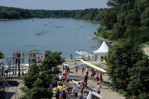 Visão da raia de Linz-Ottensheim, durante treinamento do Mundial S23 (Foto: ©Detlev Seyb/MyRowingPhoto.com)