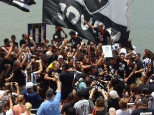 Alvinegros homenagem Irineu na festa do título estadual (Foto: Remo em Voga)