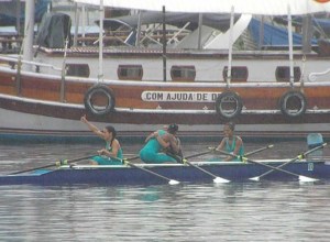 Guarnição mista baiana comemora vitória no Four Skiff Feminino Sênior (Foto: FCRB/Divulgação)