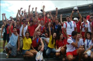 Remadores do Martinelli comemoram a conquista (Foto: C.N. Francisco Martinelli)