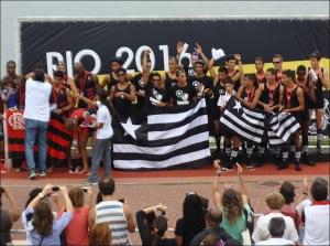 Alvinegros comemoram vitória no * Com PL e na Regata (Foto: Remo em Voga)