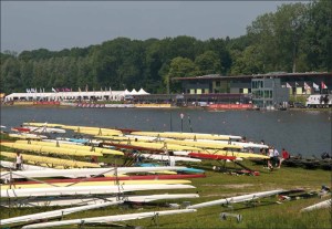 Raia de Bosbaan recebe mais de 1.100 remadores (Foto: FISA)