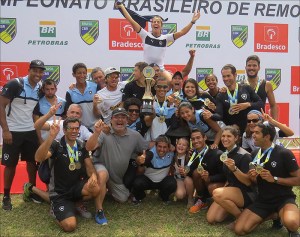 Alvinegros festejam o bi em São Paulo (Foto: Eliane Geral/Facebook)