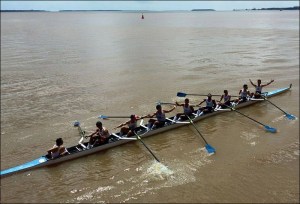 Oito Com do Remo comemora vitória na última prova (Reprodução Facebook)