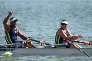 Michel e Josiane comemoram a prata no 2xTAMix (Foto: CBR/Divulgação)