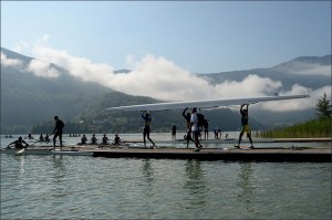 Mundial volta ao lago Aiguebelette, na França (Foto: FISA)