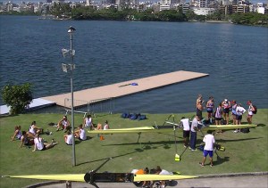 Remadores estrangeiros já treinam na Lagoa (Foto: Remo em Voga)