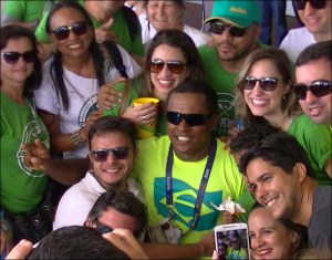 Renê Pereira recebe o carinho da torcida (Foto: Remo em Voga)