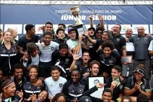 Alvinegros comemoram o título Brasileiro (Foto: CBR/Divulgação)